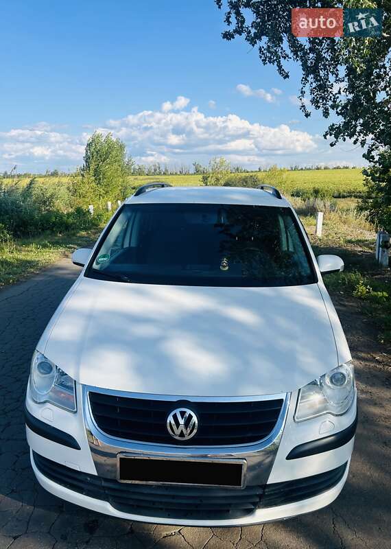 Мінівен Volkswagen Touran 2008 в Дніпрі фото Мінівен Volkswagen Touran 2008 в Дніпрі