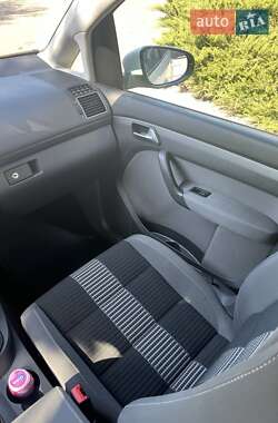 Мінівен Volkswagen Touran 2015 в 