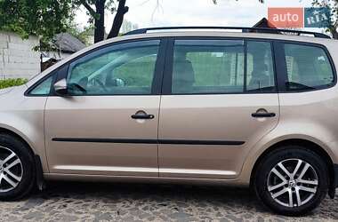 Минивэн Volkswagen Touran 2011 в Старой Выжевке