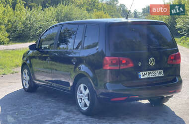 Мінівен Volkswagen Touran 2014 в 