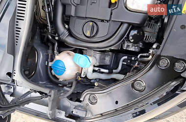 Минивэн Volkswagen Touran 2013 в 