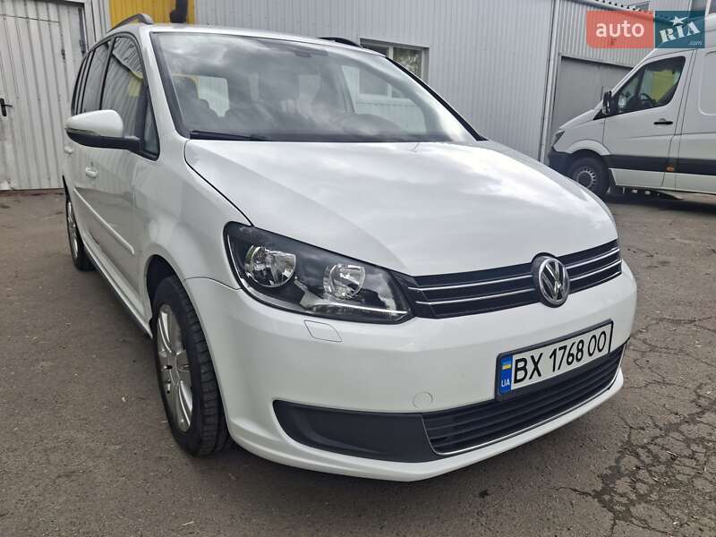 Мінівен Volkswagen Touran 2014 в 