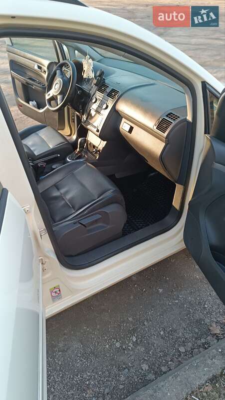 Минивэн Volkswagen Touran 2011 в Львове фото 18 Минивэн Volkswagen Touran 2011 в Львове