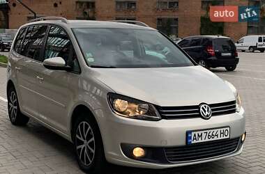 Мінівен Volkswagen Touran 2010 в Житомирі