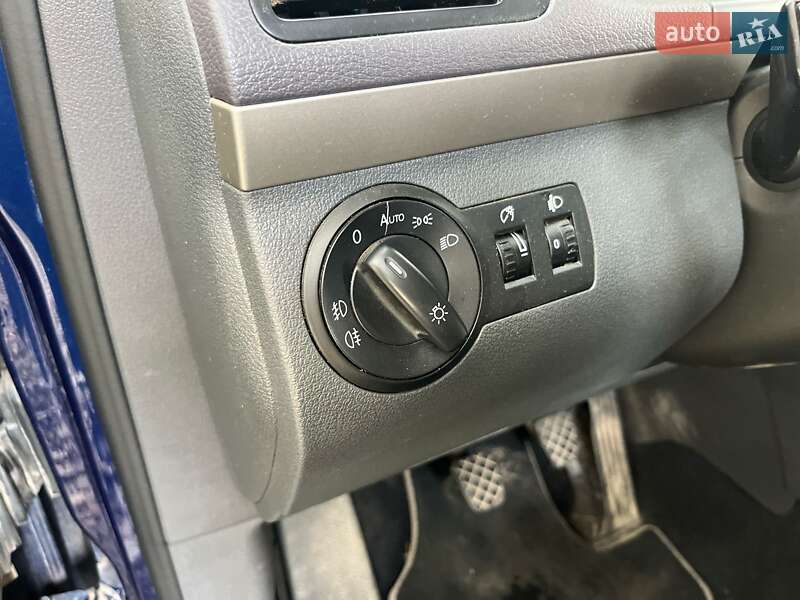 Мінівен Volkswagen Touran 2008 в Луцьку