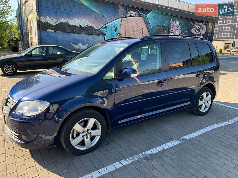 Мінівен Volkswagen Touran 2008 в Луцьку