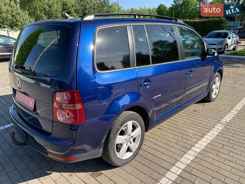 Мінівен Volkswagen Touran 2008 в Луцьку