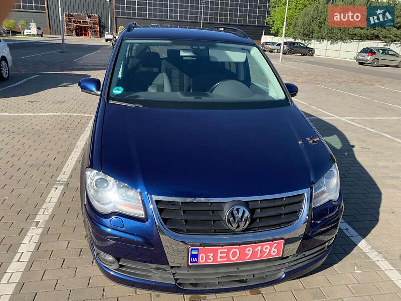 Мінівен Volkswagen Touran 2008 в Луцьку
