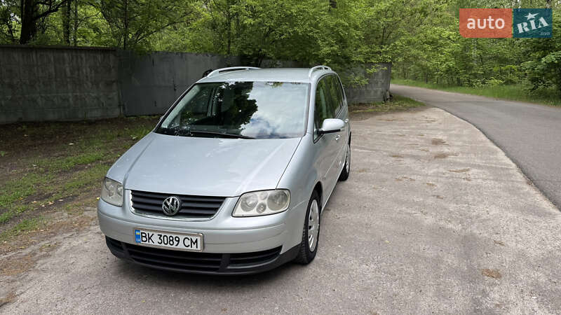Минивэн Volkswagen Touran 2005 в 
