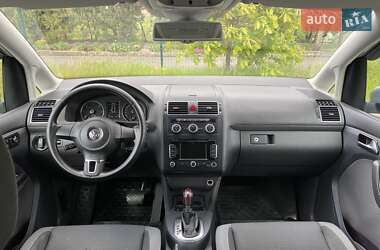 Мінівен Volkswagen Touran 2013 в 
