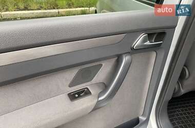 Мінівен Volkswagen Touran 2013 в 