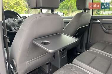 Мінівен Volkswagen Touran 2013 в 
