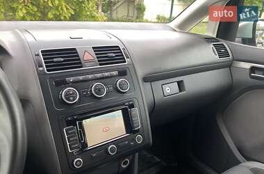 Мінівен Volkswagen Touran 2013 в 
