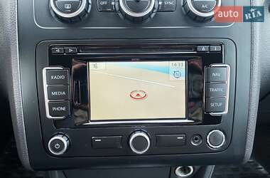 Мінівен Volkswagen Touran 2013 в 