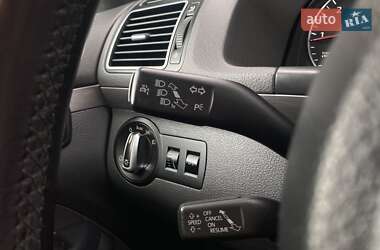 Мінівен Volkswagen Touran 2013 в 