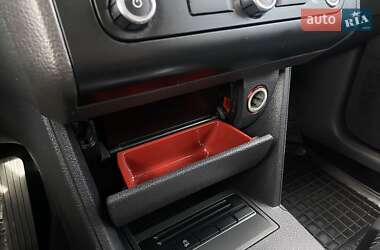 Мінівен Volkswagen Touran 2013 в 