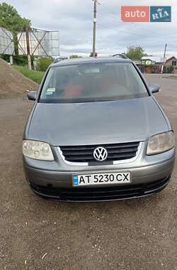Минивэн Volkswagen Touran 2004 в Кицмани