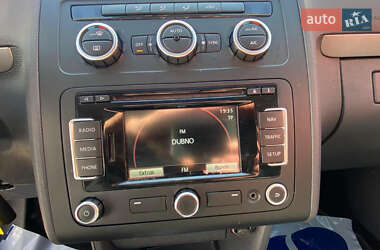Мінівен Volkswagen Touran 2012 в 