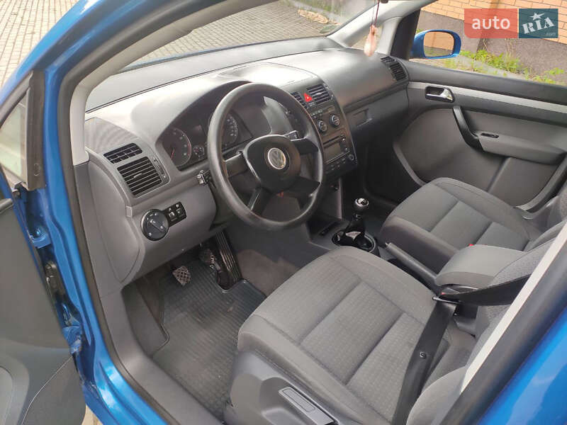 Минивэн Volkswagen Touran 2005 в Красилове