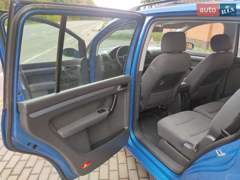 Минивэн Volkswagen Touran 2005 в Красилове