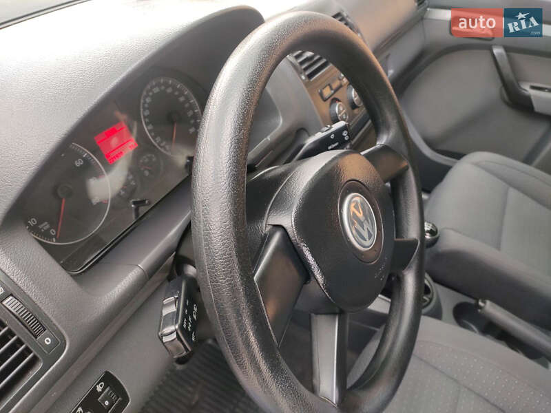 Минивэн Volkswagen Touran 2005 в Красилове
