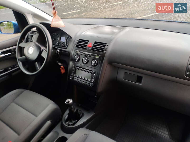 Минивэн Volkswagen Touran 2005 в Красилове