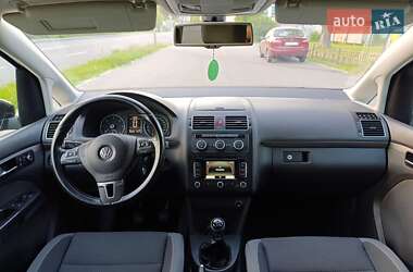 Мінівен Volkswagen Touran 2013 в 