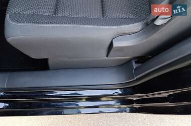 Мінівен Volkswagen Touran 2013 в 