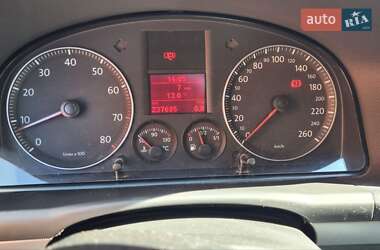 Минивэн Volkswagen Touran 2003 в 