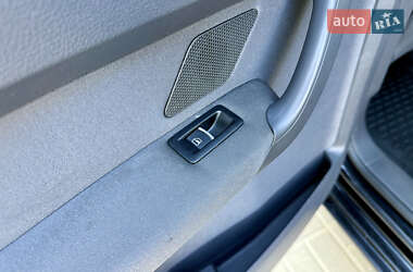 Мінівен Volkswagen Touran 2012 в 