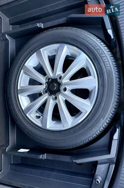 Мінівен Volkswagen Touran 2012 в 