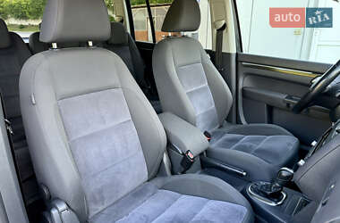 Мінівен Volkswagen Touran 2012 в 