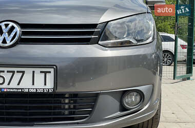 Мінівен Volkswagen Touran 2012 в 