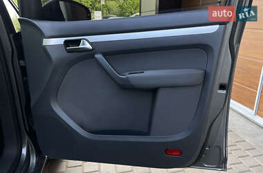 Мінівен Volkswagen Touran 2012 в 