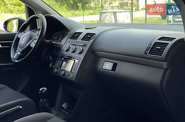 Мінівен Volkswagen Touran 2012 в 