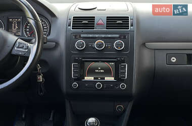 Мінівен Volkswagen Touran 2012 в 