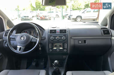 Мінівен Volkswagen Touran 2012 в 