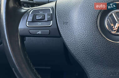 Мінівен Volkswagen Touran 2012 в 