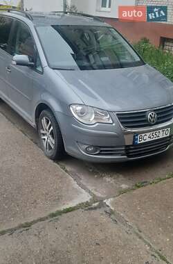 Минивэн Volkswagen Touran 2008 в Городке
