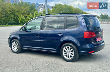 Мінівен Volkswagen Touran 2014 в 