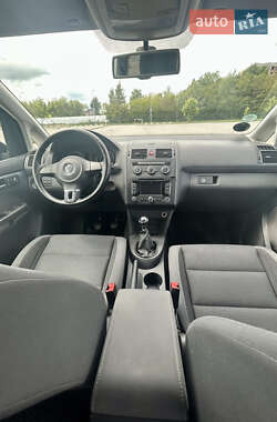 Мінівен Volkswagen Touran 2014 в 