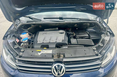 Мінівен Volkswagen Touran 2014 в 