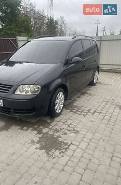 Минивэн Volkswagen Touran 2005 в Сарнах