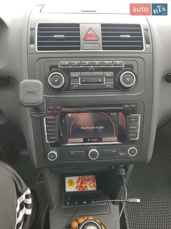 Мінівен Volkswagen Touran 2011 в Ємільчиному