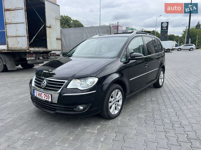 Мінівен Volkswagen Touran 2010 в Луцьку