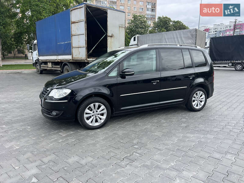 Мінівен Volkswagen Touran 2010 в Луцьку