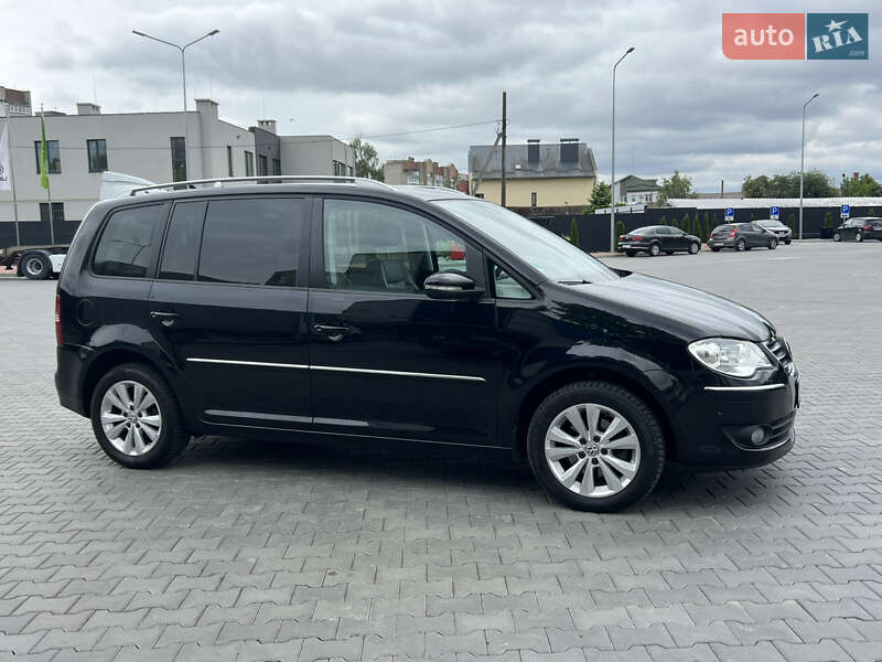 Мінівен Volkswagen Touran 2010 в Луцьку