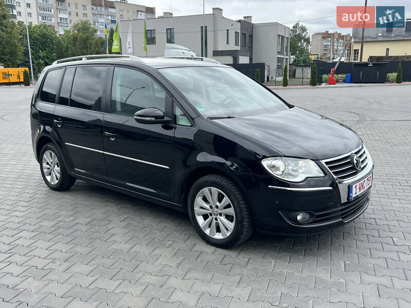 Мінівен Volkswagen Touran 2010 в Луцьку