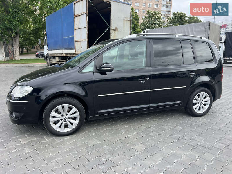 Мінівен Volkswagen Touran 2010 в Луцьку