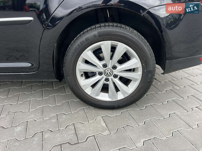 Мінівен Volkswagen Touran 2010 в Луцьку